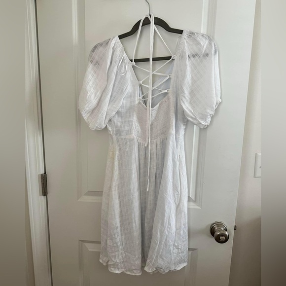 White dress - Picture 2 of 5